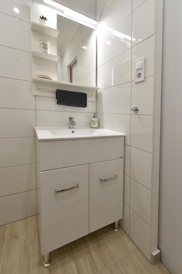 Királykút 2 apartman - ingyen parkolás, bicajok, ac Székesfehérvár Exterior foto