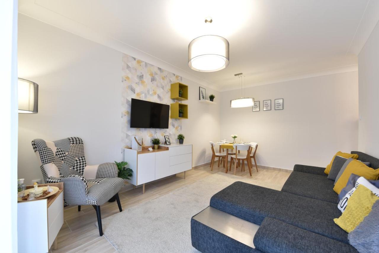 Királykút 2 apartman - ingyen parkolás, bicajok, ac Székesfehérvár Exterior foto