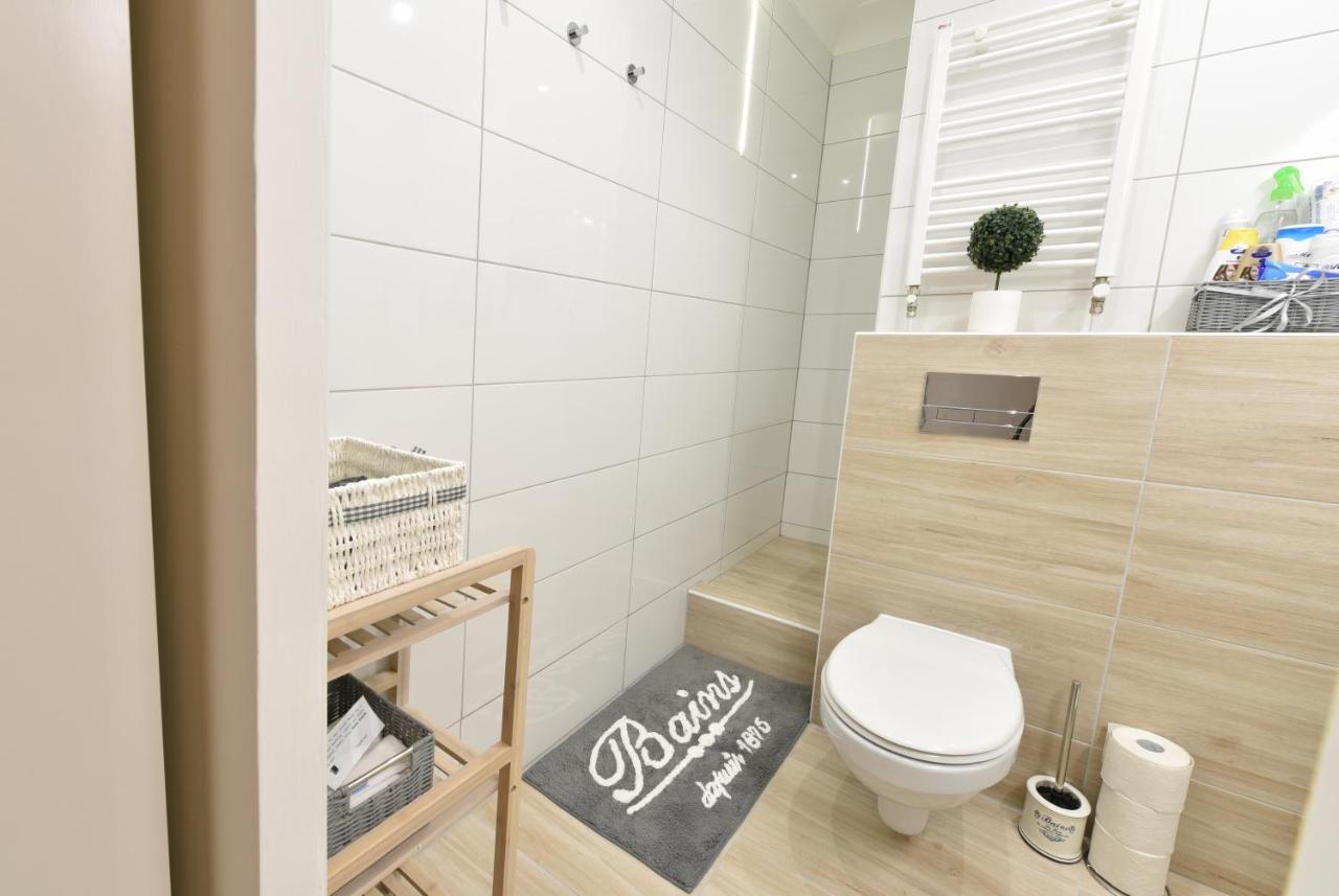 Királykút 2 apartman - ingyen parkolás, bicajok, ac Székesfehérvár Exterior foto